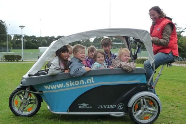 hart Verwaand walgelijk GoCab elektrische bakfiets voor 8 kinderen wint innovatie award 